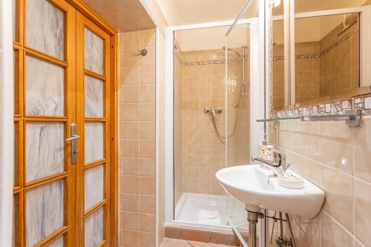 Trastevere Vintage Artistic Loft * Rom